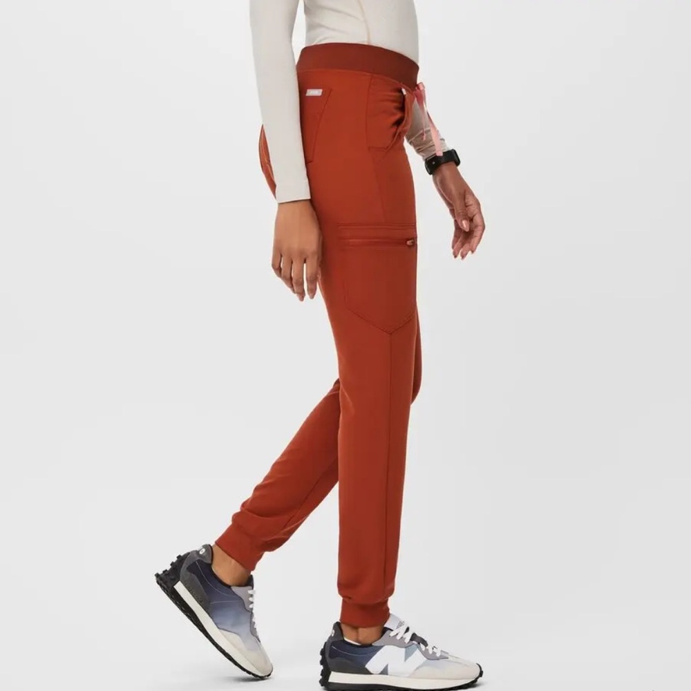FIGS Zamora Jogger Scrub Pants - Picture 4 of 16
